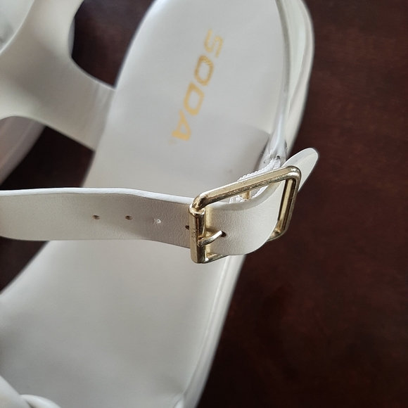 Platform Sandals - Picture 4 of 5